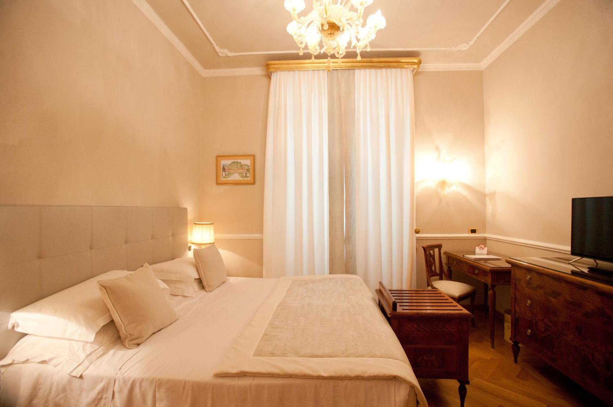 Double or Twin Room,926584711:JPEG